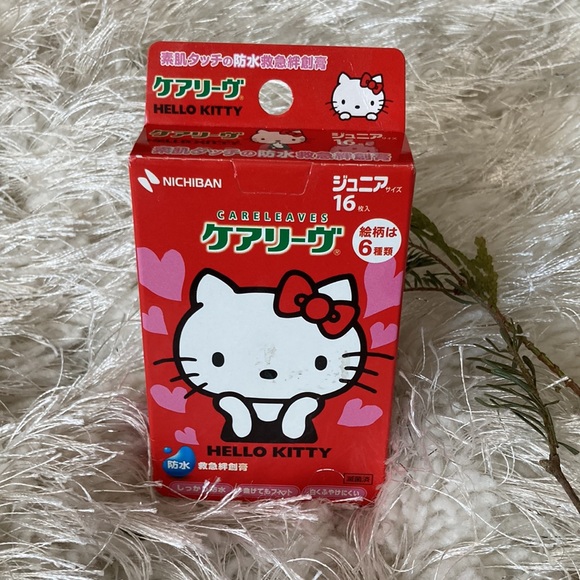 New Nichiban Careleaves Waterproof Hello Kitty Bandages - Picture 3 of 7